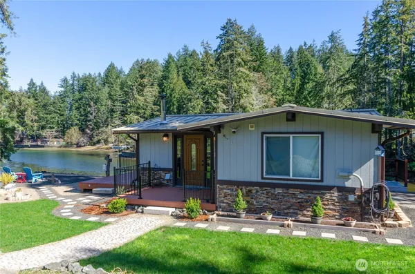 $769,000 | 5440 East Grapeview Loop Road, Allyn, WA 98524