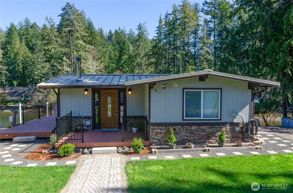 $769,000 | 5440 East Grapeview Loop Road, Allyn, WA 98524