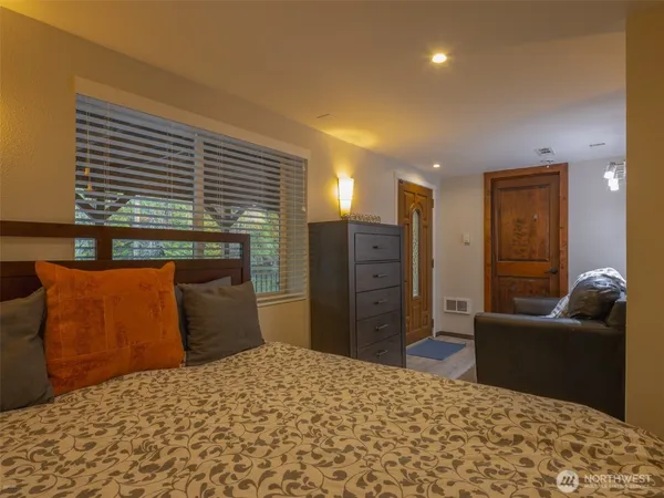 $769,000 | 5440 East Grapeview Loop Road, Allyn, WA 98524