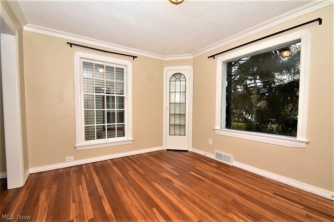 3705 Woodridge Road Cleveland, OH 44121 - Photo 7 of 26