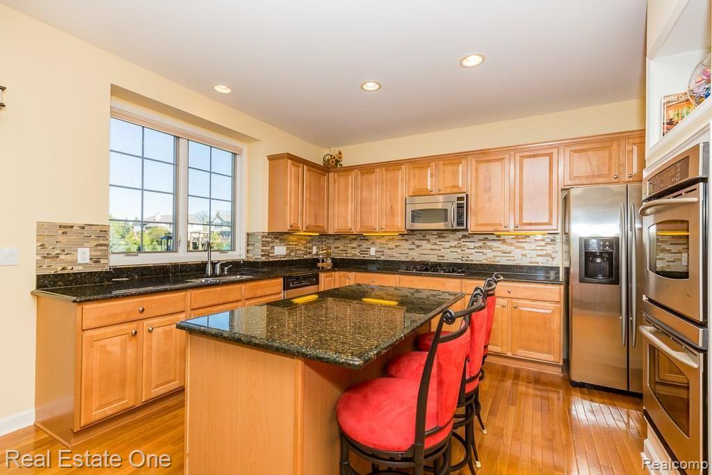2323 Andover Boulevard Rochester, MI 48306 - Photo 7 of 32 Gallery Image 7