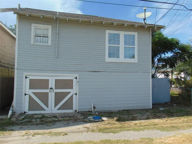 $1,195 | 5113 Avenue O 1/2, Unit REAR, Galveston, TX 77551