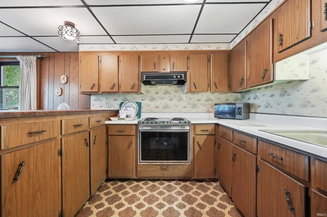 $409,900 | 6240 South 85 W Messick Lake, Wolcottville, IN 46795