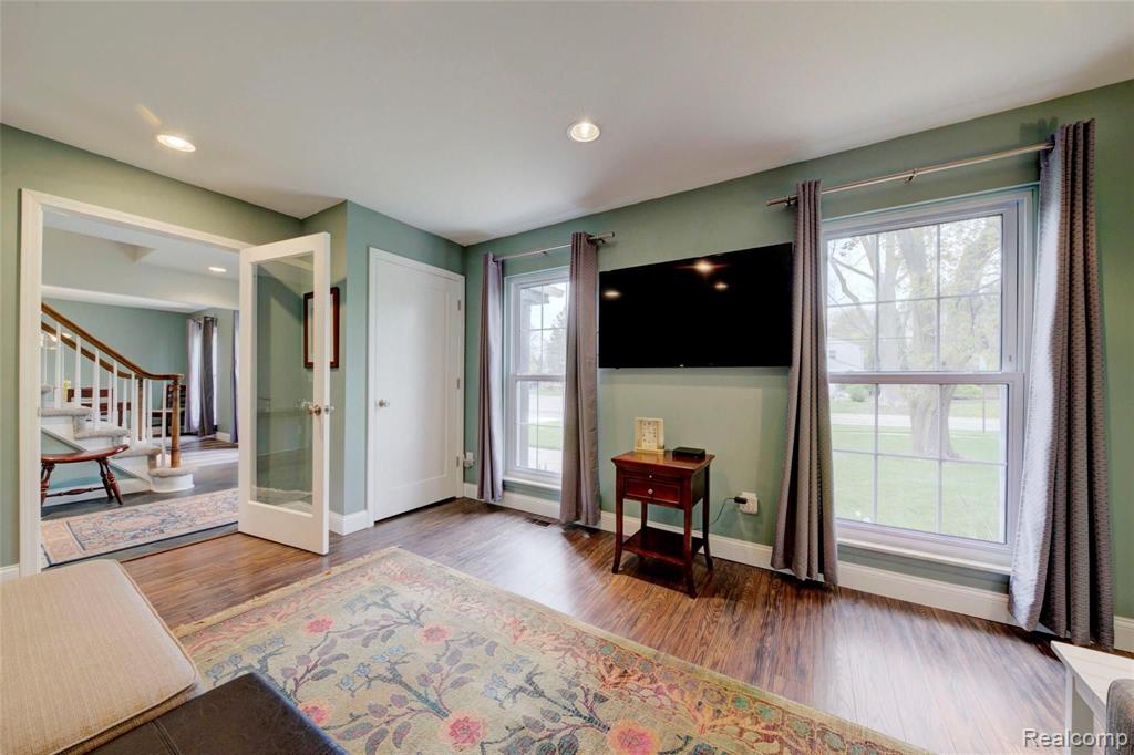4386 Beach Road Troy, MI 48098 - Photo 7 of 56