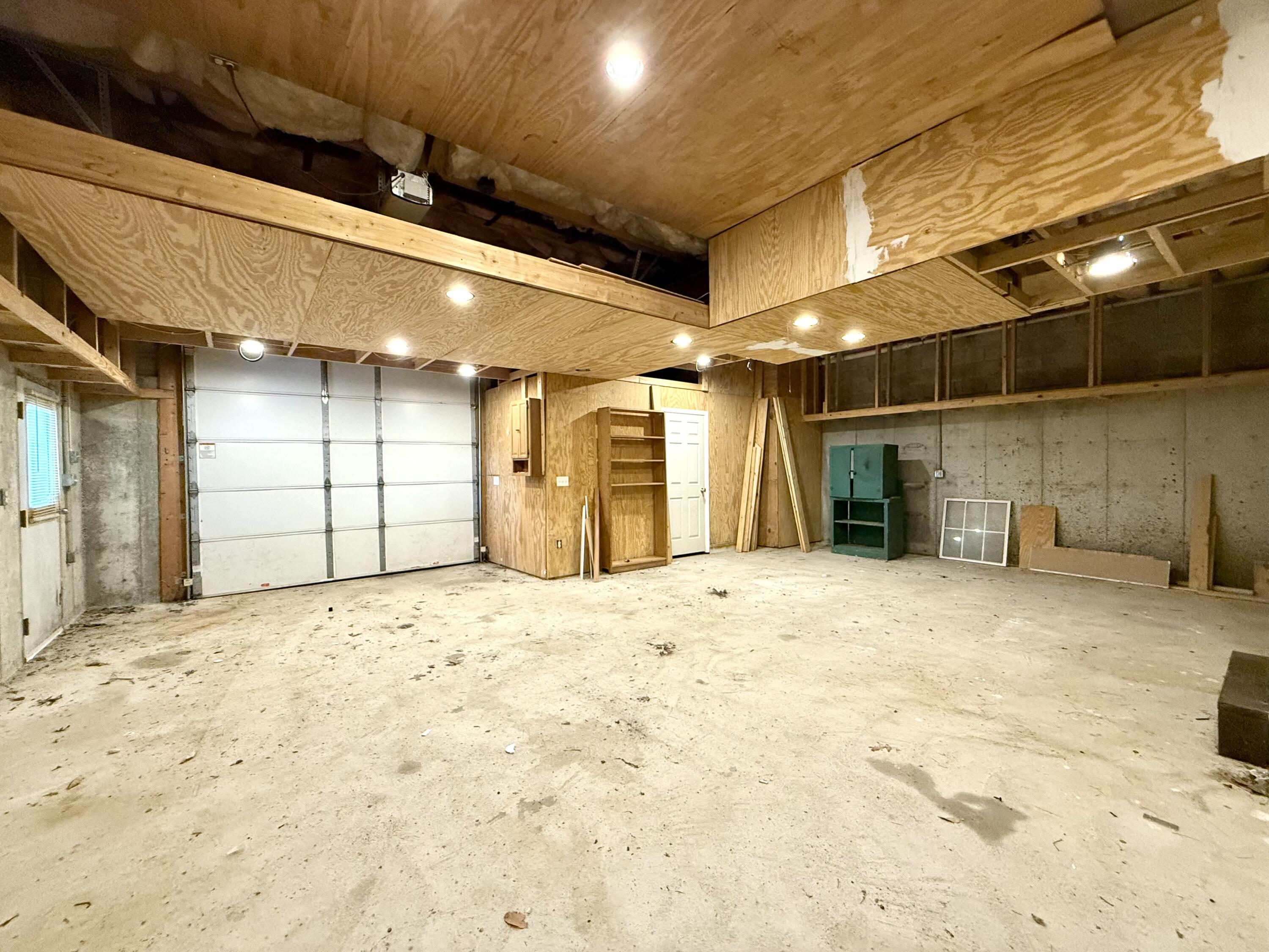 340 Hunters Paradise Road Monticello, KY 42633 - Photo 48 of 59 Basement garage