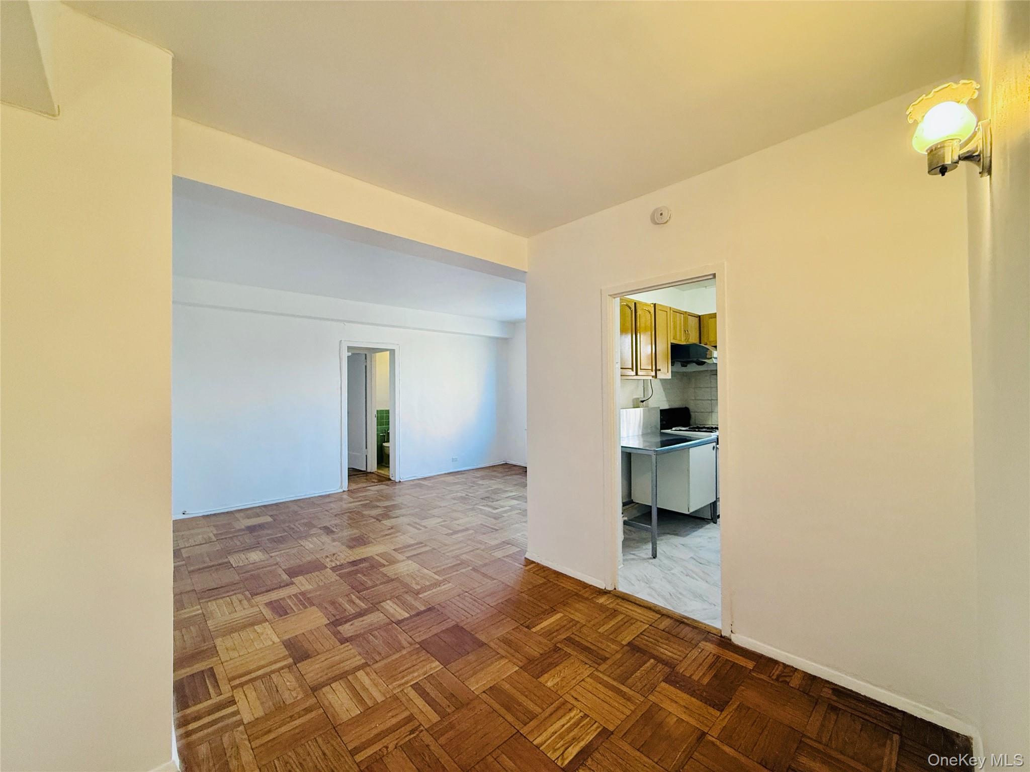 1562 Unionport Road, Unit 6G Bronx, NY 10462 - Photo 5 of 12