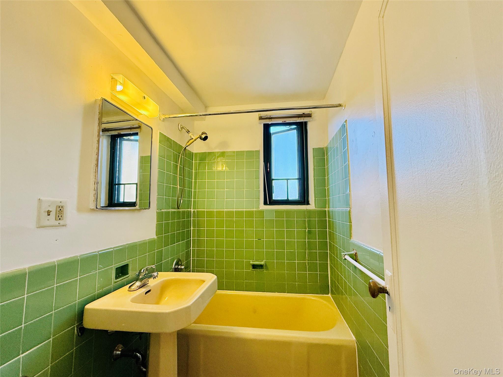 1562 Unionport Road, Unit 6G Bronx, NY 10462 - Photo 8 of 12