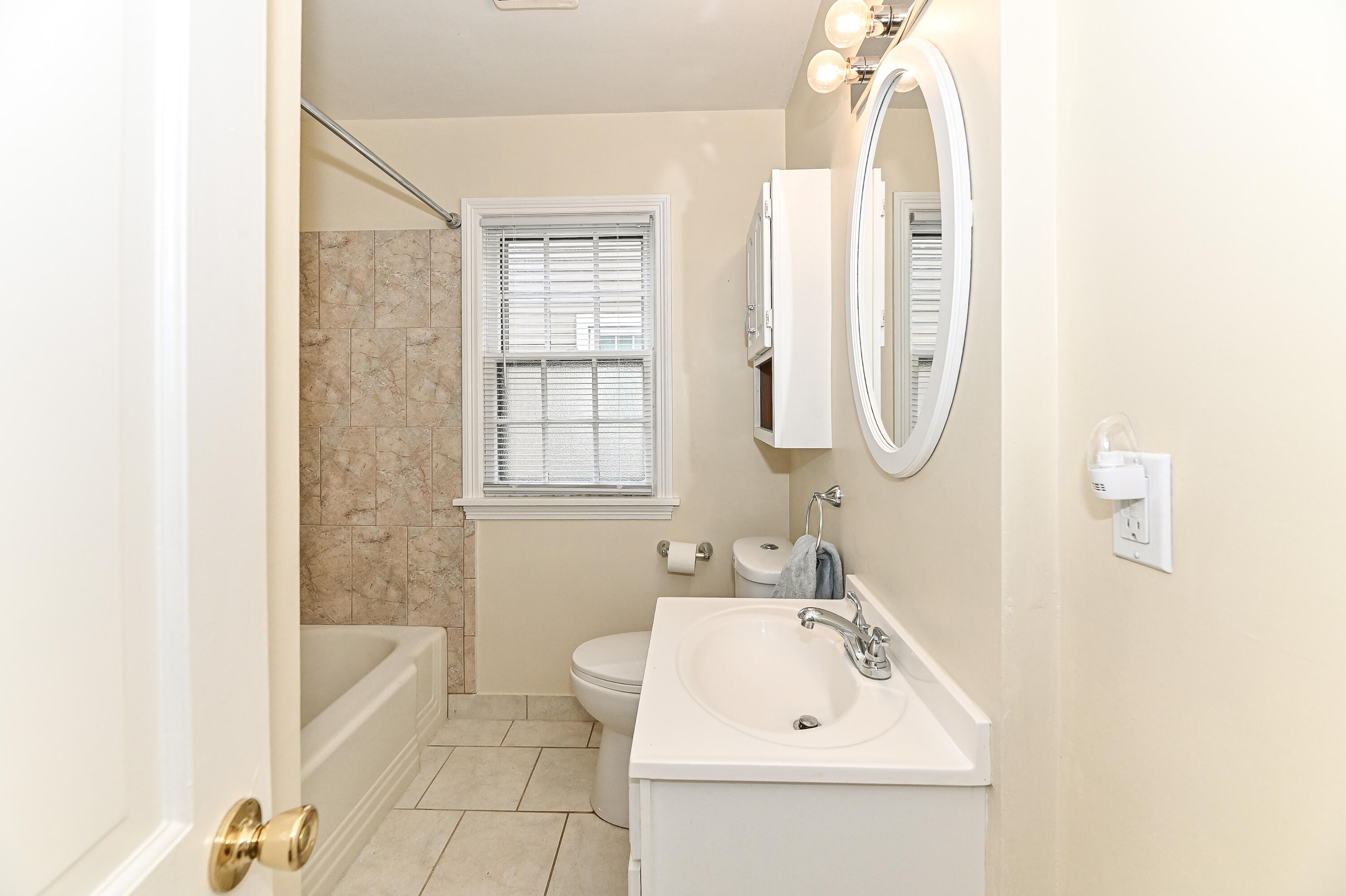 3022 21st Street Racine, WI 53403 - Photo 21 of 30 Full bathroom