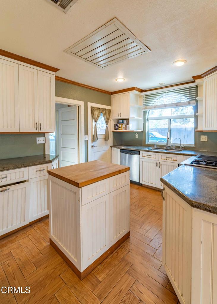 1331 Richmond Road Santa Paula, CA 93060 - Photo 14 of 43 1331 Richmond Rd - Kitchen 3
