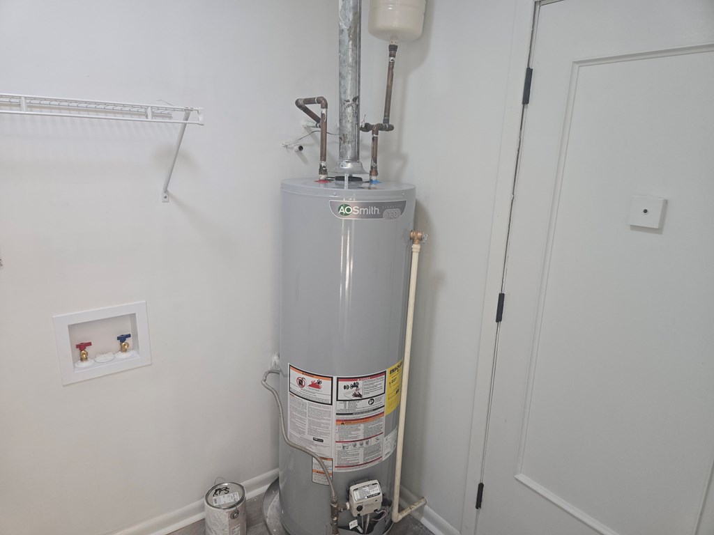 4335 Anglin Road Columbus, GA 31907 - Photo 14 of 26 Laundry room, Door leads to carport.