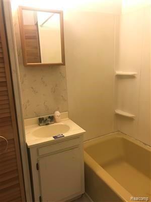 12045 Telegraph Road Carleton, MI 48117 - Photo 10 of 15 IMG_5489.JPG
