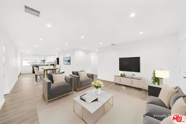 $4,100 | 17623 Burbank Boulevard, Encino, CA 91316