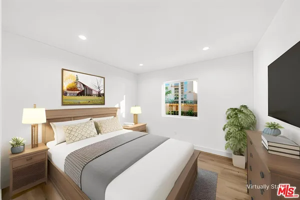 $4,100 | 17623 Burbank Boulevard, Encino, CA 91316