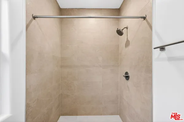 $4,100 | 17623 Burbank Boulevard, Encino, CA 91316