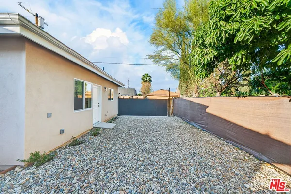 $4,100 | 17623 Burbank Boulevard, Encino, CA 91316