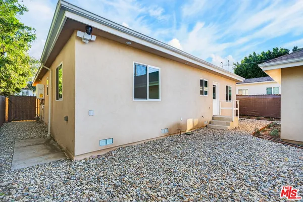 $4,100 | 17623 Burbank Boulevard, Encino, CA 91316