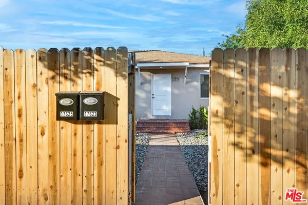 $4,100 | 17623 Burbank Boulevard, Encino, CA 91316