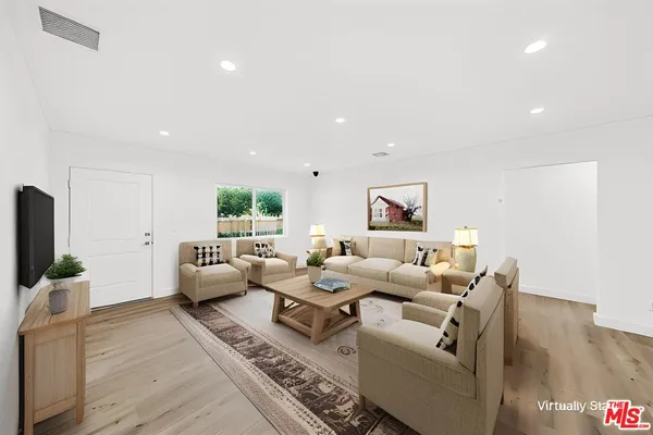 $4,100 | 17623 Burbank Boulevard, Encino, CA 91316