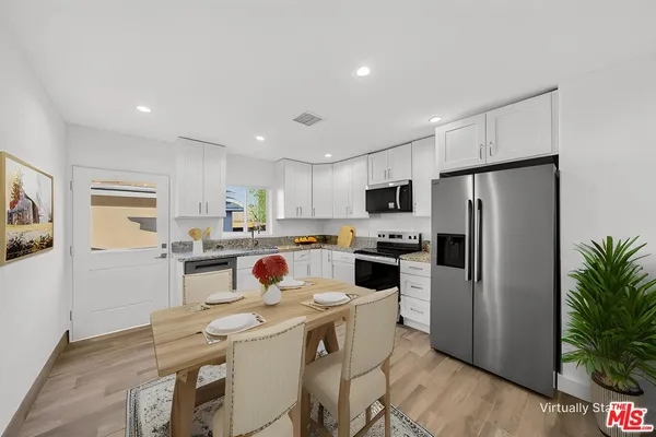 $4,100 | 17623 Burbank Boulevard, Encino, CA 91316