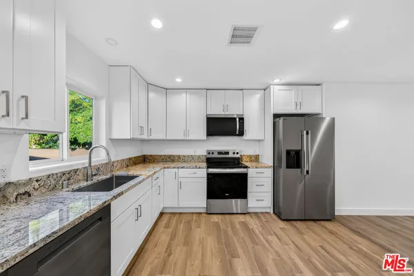 $4,100 | 17623 Burbank Boulevard, Encino, CA 91316