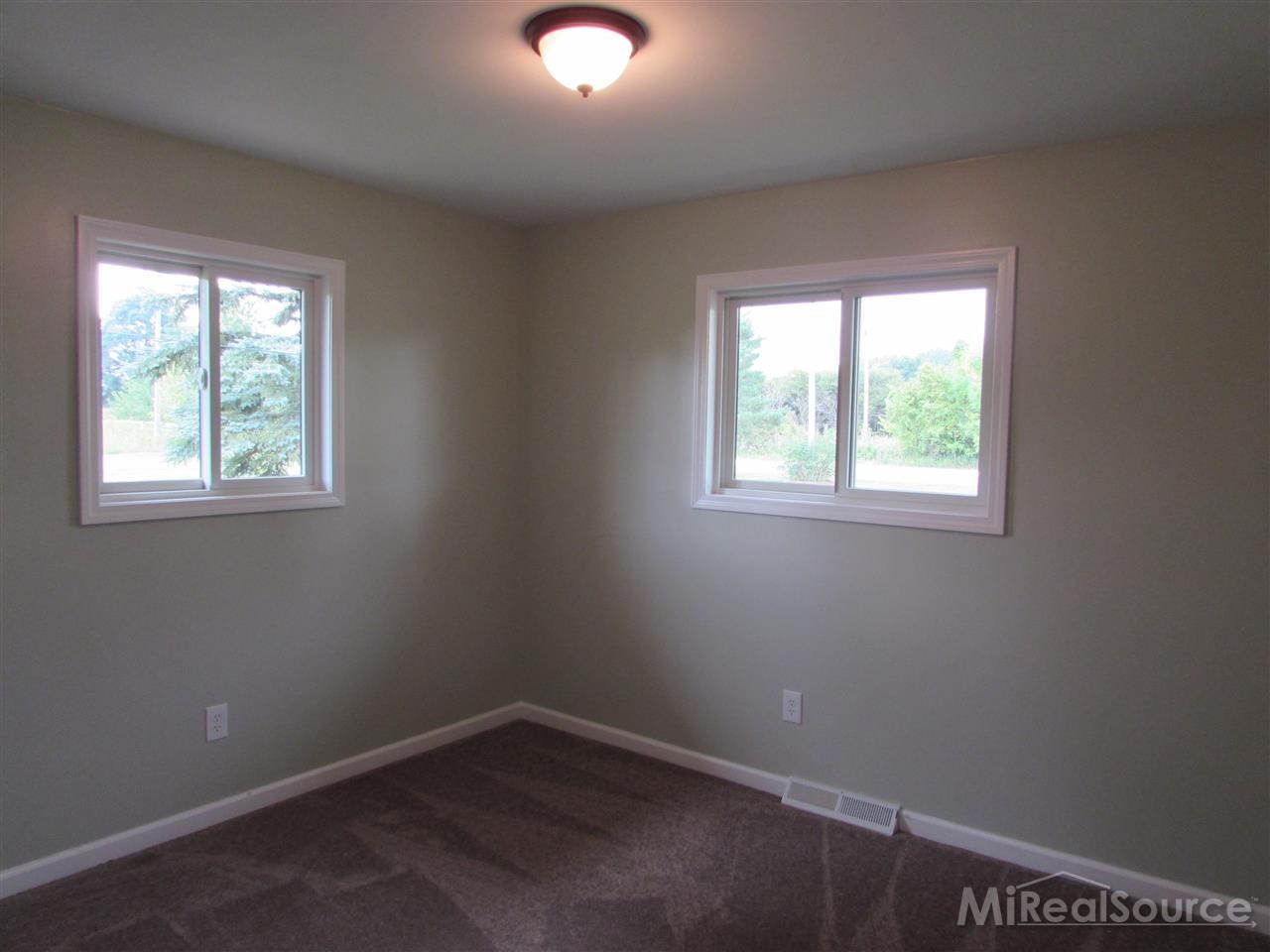58655 Omo Road Ray, MI 48096 - Photo 8 of 11 31209025-7.JPG