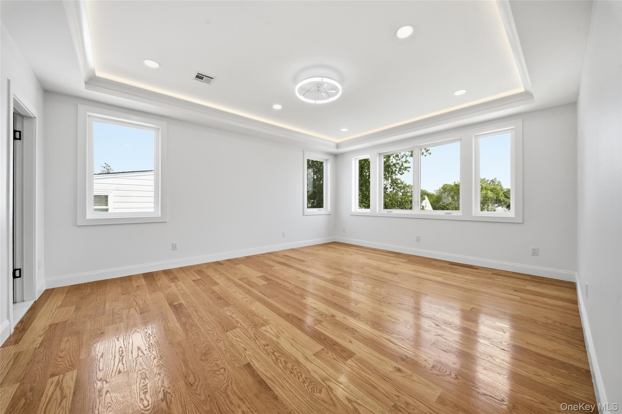 387 Sherbourne Road Valley Stream, NY 11580 - Photo 13 of 31 Gallery Image 13