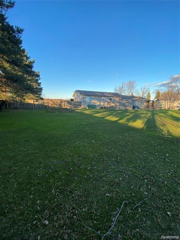 8050 Middleton Road Corunna, MI 48817 - Photo 6 of 24