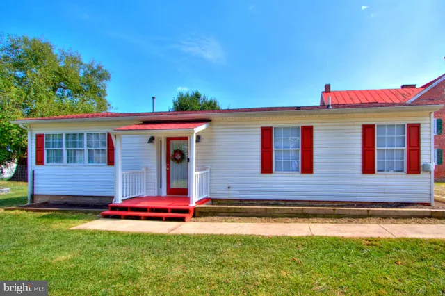 a view of house with backyard