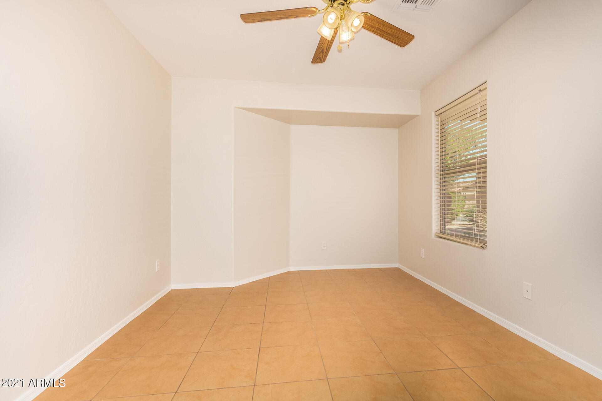 46027 West Tucker Road Maricopa, AZ 85139 - Photo 8 of 27 0006-07 - Tucker