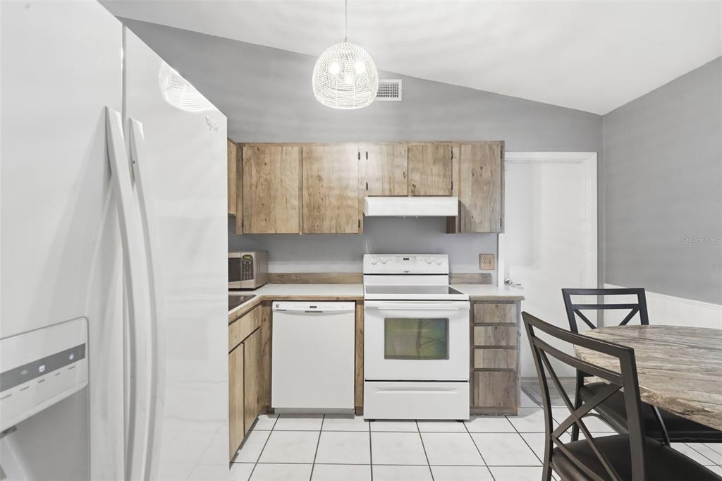 61 Floridana Road DeBary, FL 32713 - Photo 4 of 32