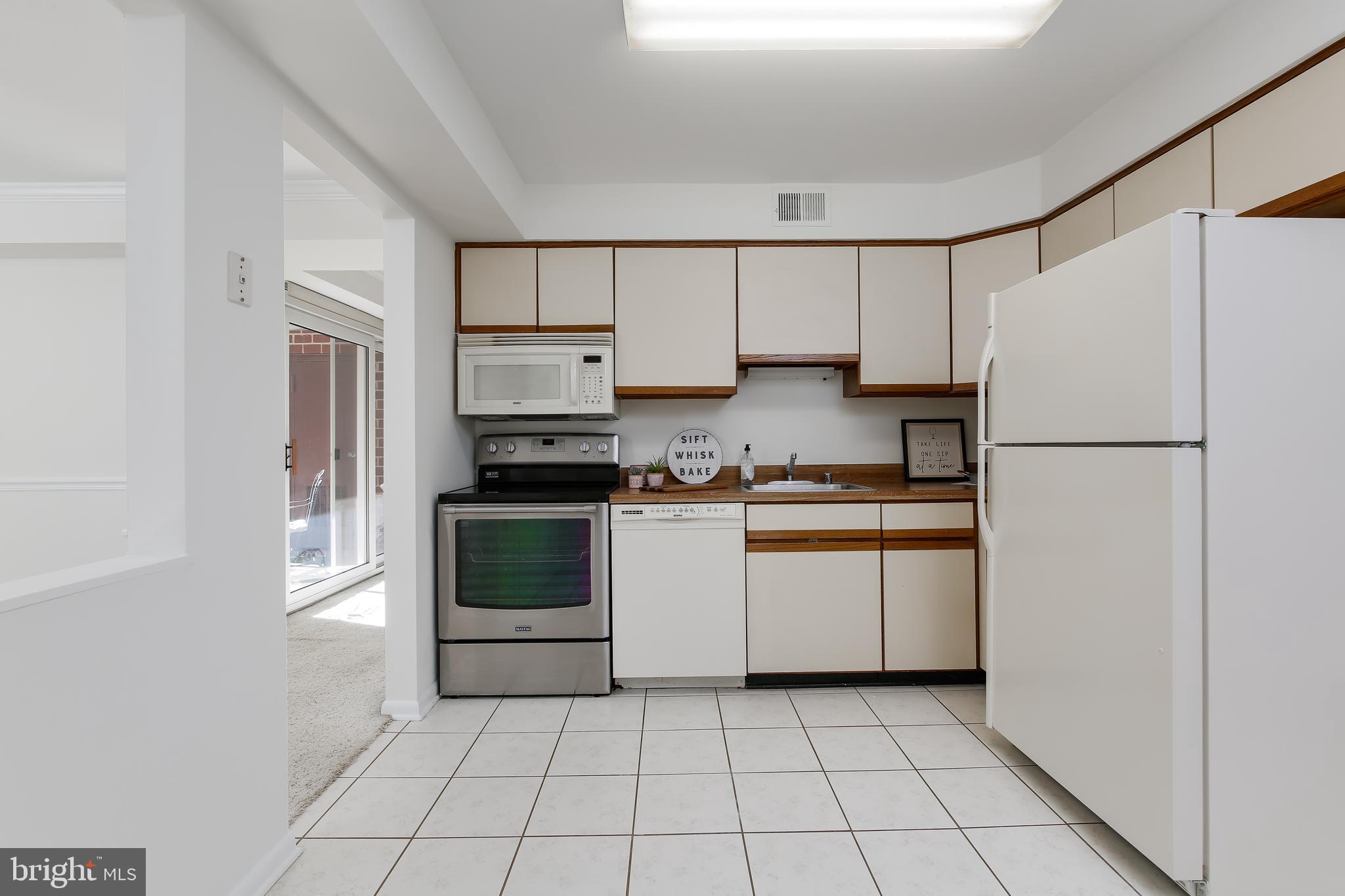102 Castletown Road, Unit 302 Lutherville-Timonium, MD 21093 - Photo 6 of 16 Gallery Image 6