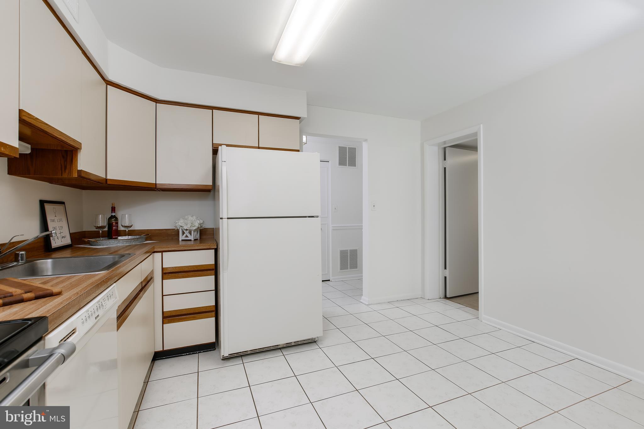 102 Castletown Road, Unit 302 Lutherville-Timonium, MD 21093 - Photo 7 of 16 Kitchen has area for table space if desired