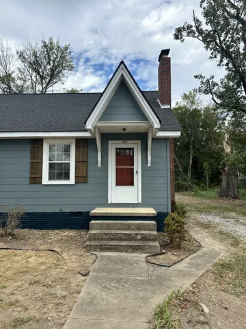 $975 | 408 West Carroll Street, Unit B, Tullahoma, TN 37388