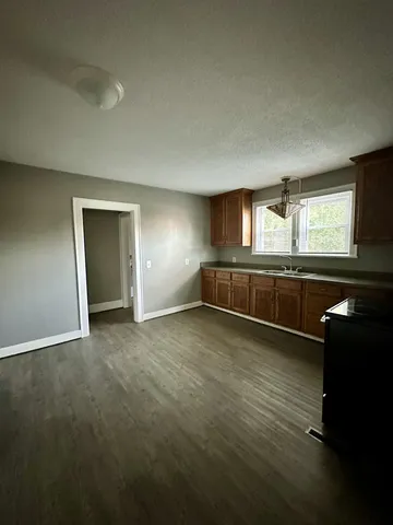 $975 | 408 West Carroll Street, Unit B, Tullahoma, TN 37388