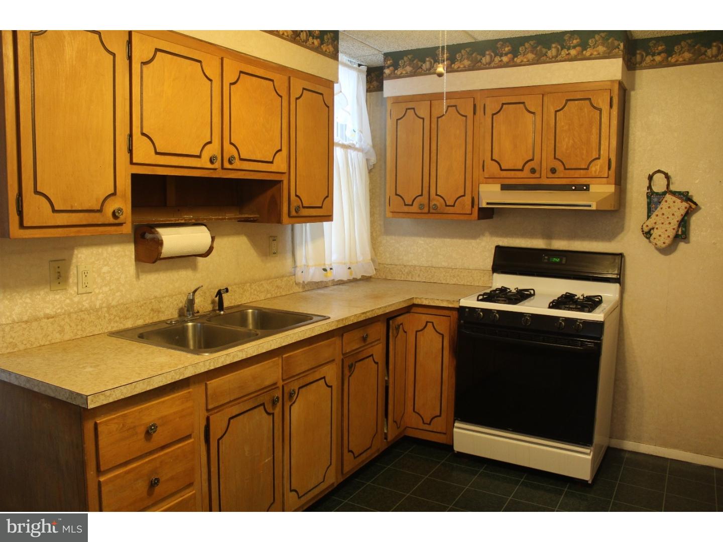 528 Lehann Circle Springfield, PA 19064 - Photo 7 of 10 Kitchen