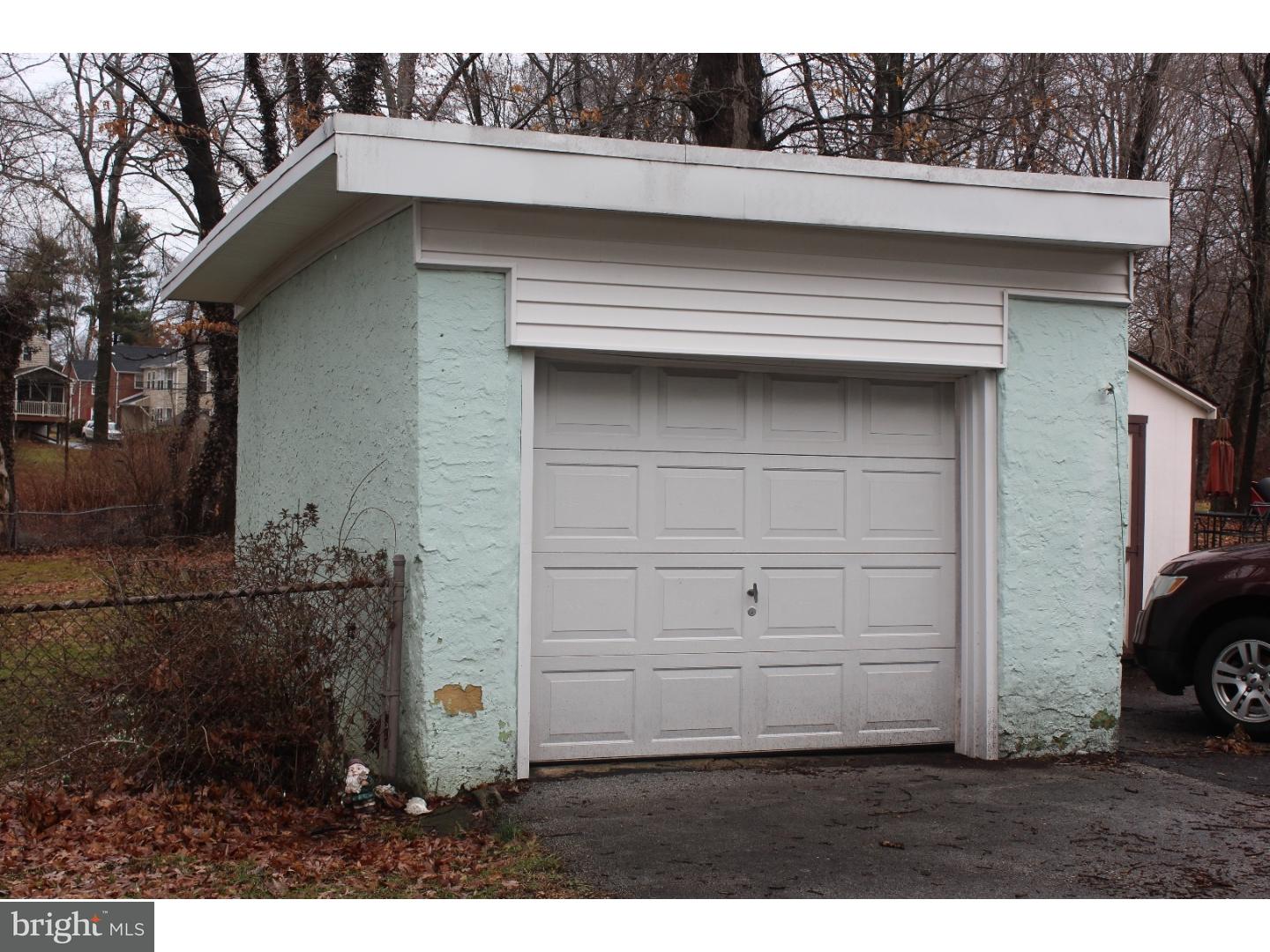 528 Lehann Circle Springfield, PA 19064 - Photo 9 of 10 Garage