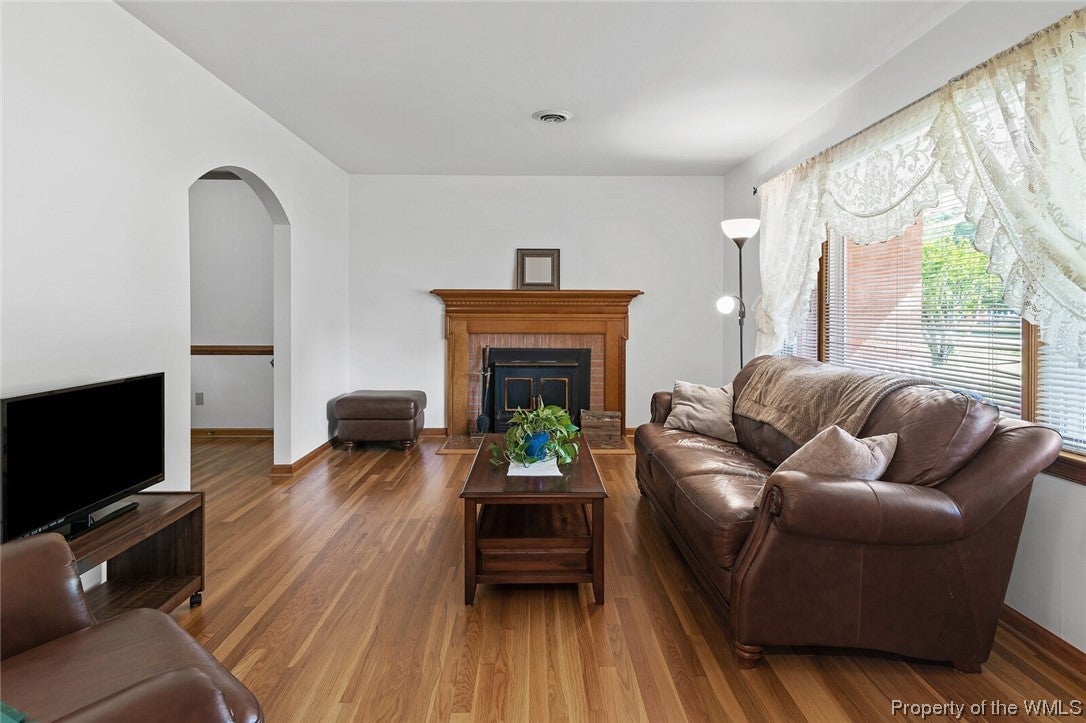 393 Whealton Road Hampton, VA 23605 - Photo 3 of 26 Gallery Image 3