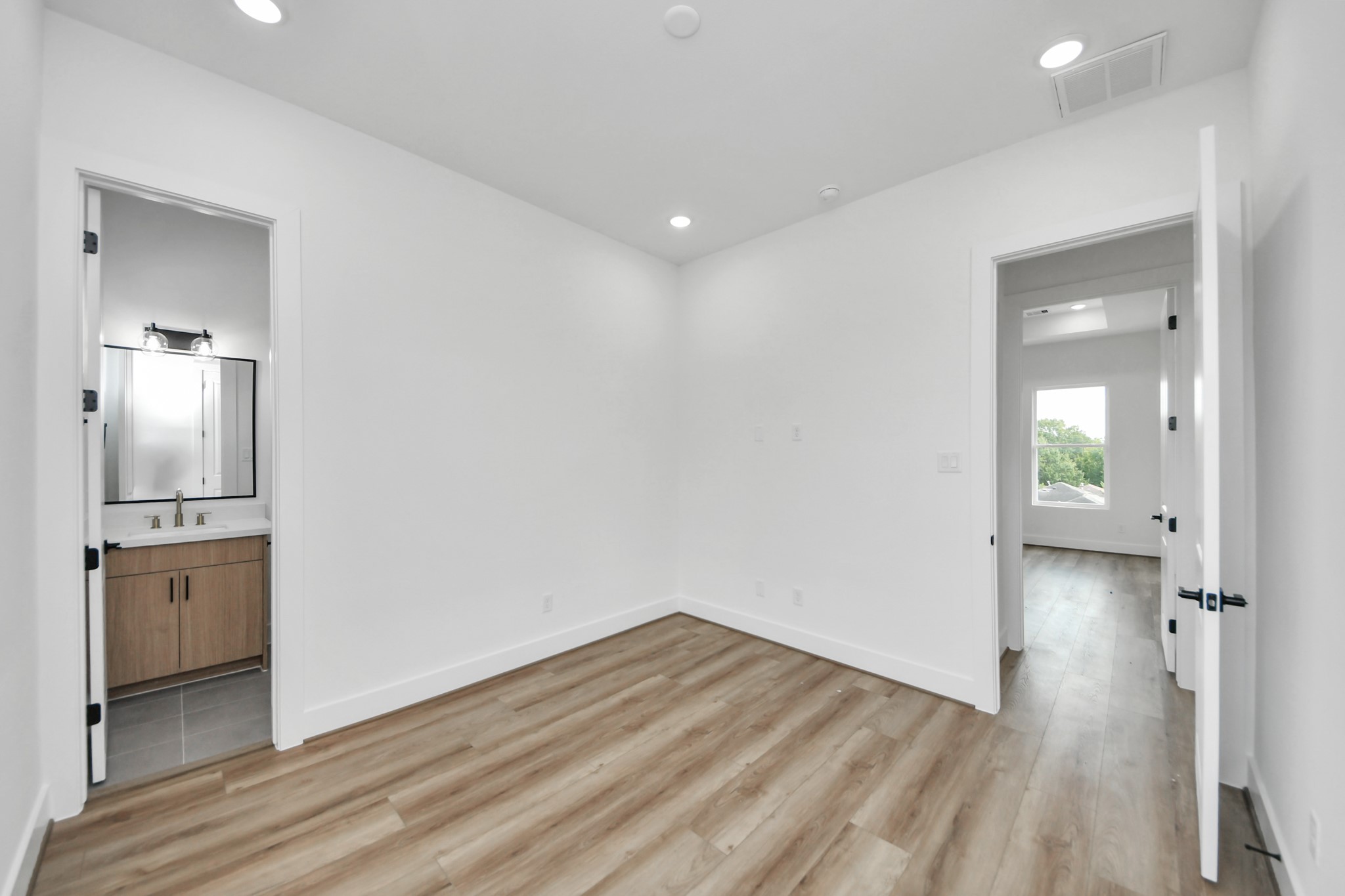 6949 Foster Street Houston, TX 77021 - Photo 30 of 40 wooden floor in an empty room with a bathroom