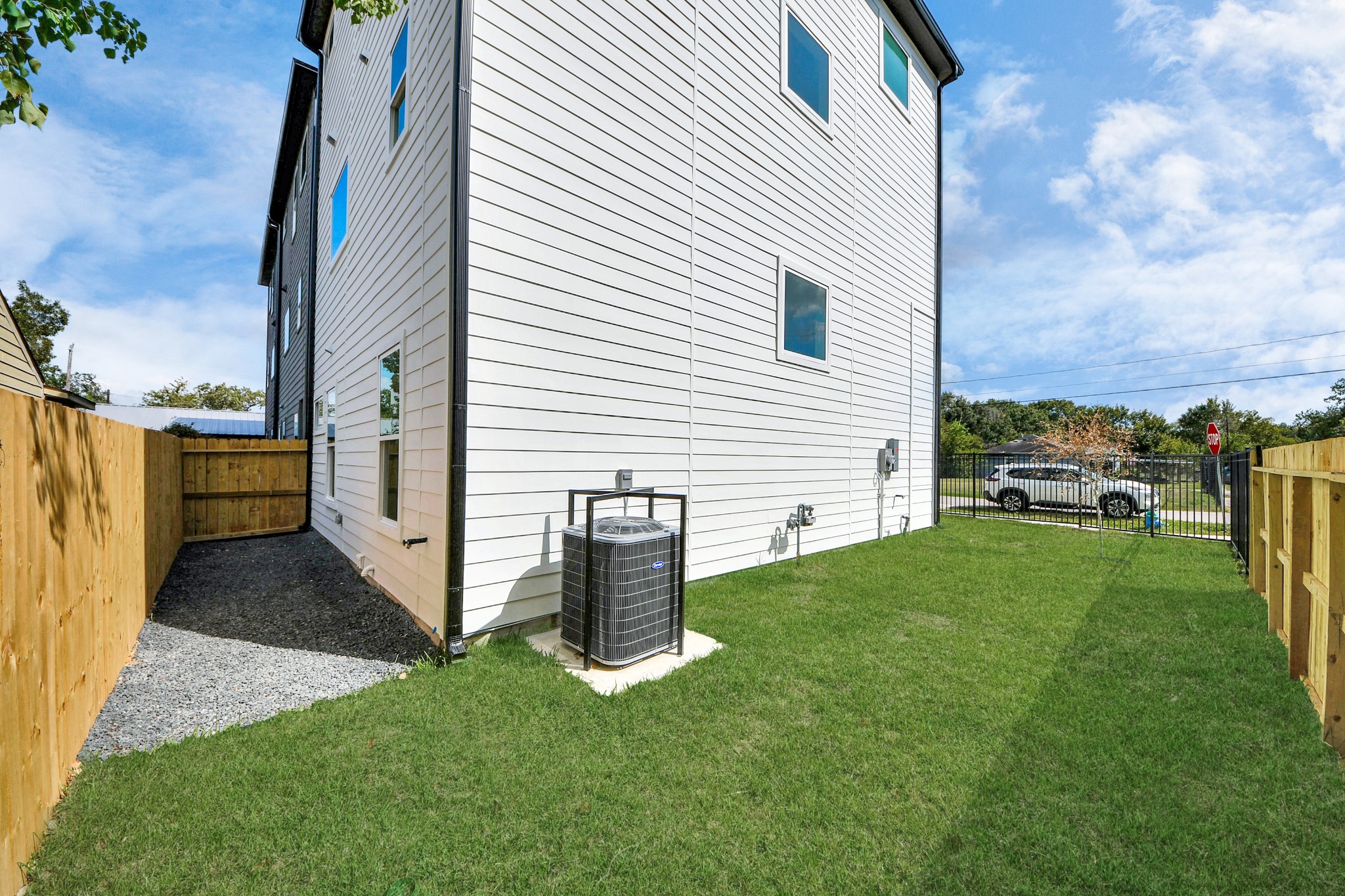 6949 Foster Street Houston, TX 77021 - Photo 34 of 40 a backyard of a house with table and chairs