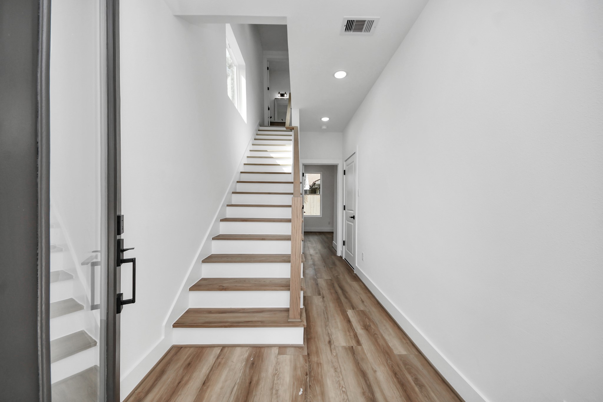 6949 Foster Street Houston, TX 77021 - Photo 4 of 40 a view of entryway