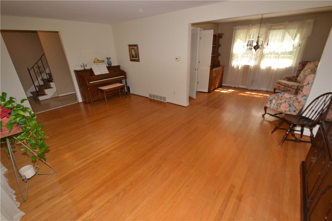118 Nettlecreek Road Perinton, NY 14450 - Photo 10 of 41 Living room with hardwood floor