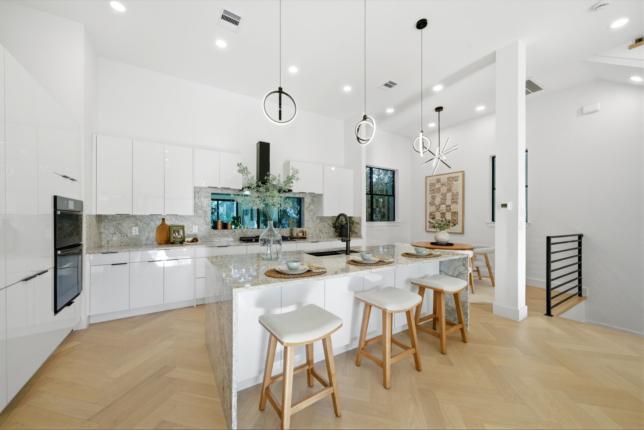 809 Memorial Heights Drive Houston, TX 77007 - Photo 5 of 40 a large kitchen with a table and chairs