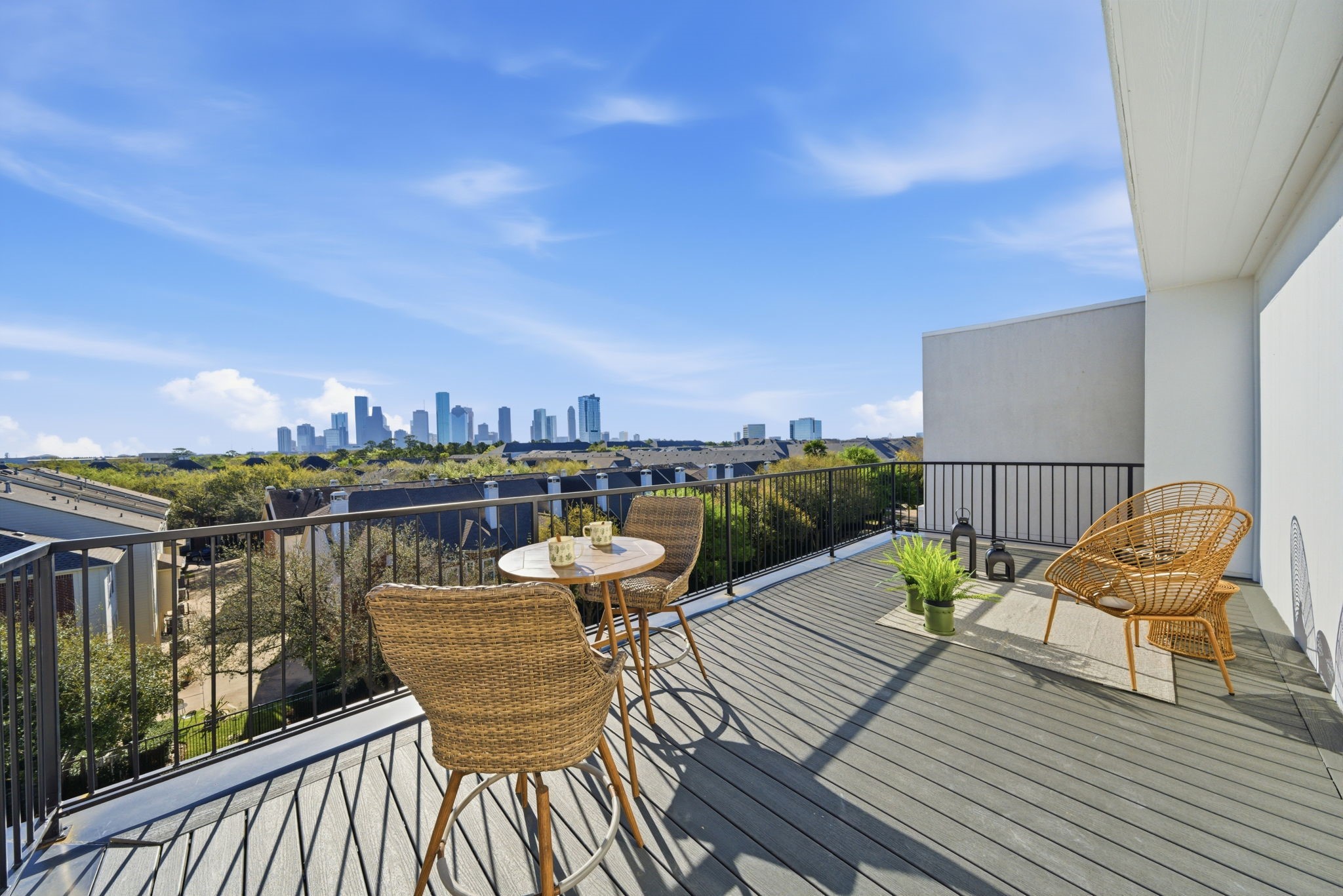 809 Memorial Heights Drive Houston, TX 77007 - Photo 8 of 40 a view of a balcony with chairs
