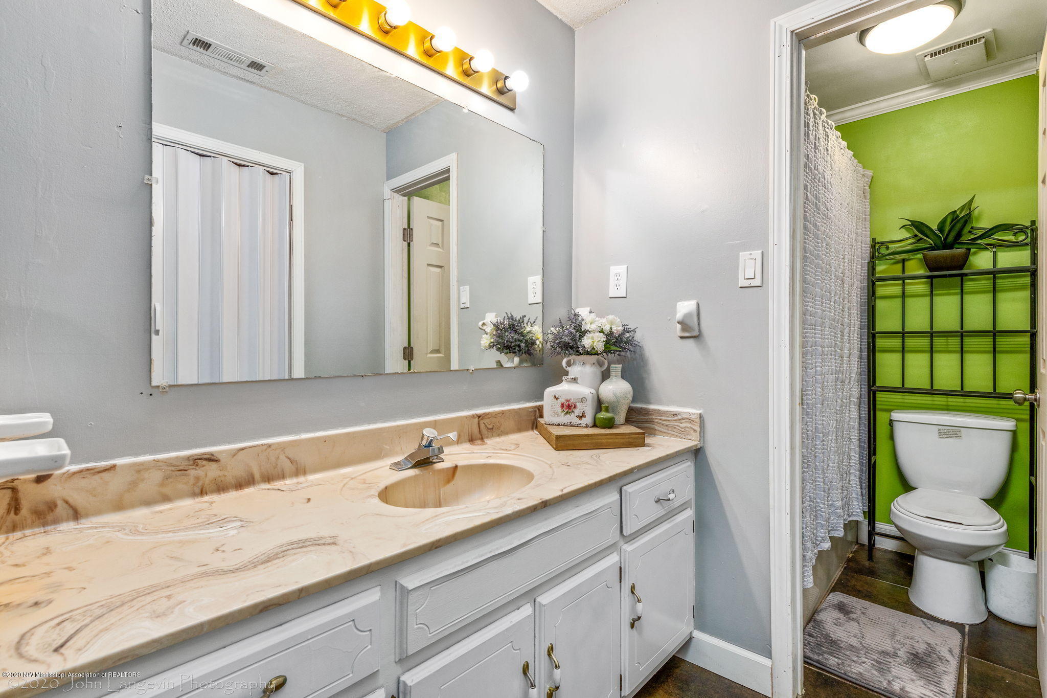 6435 Yorkshire Road Horn Lake, MS 38637 - Photo 16 of 20 Master Bathroom pic 1