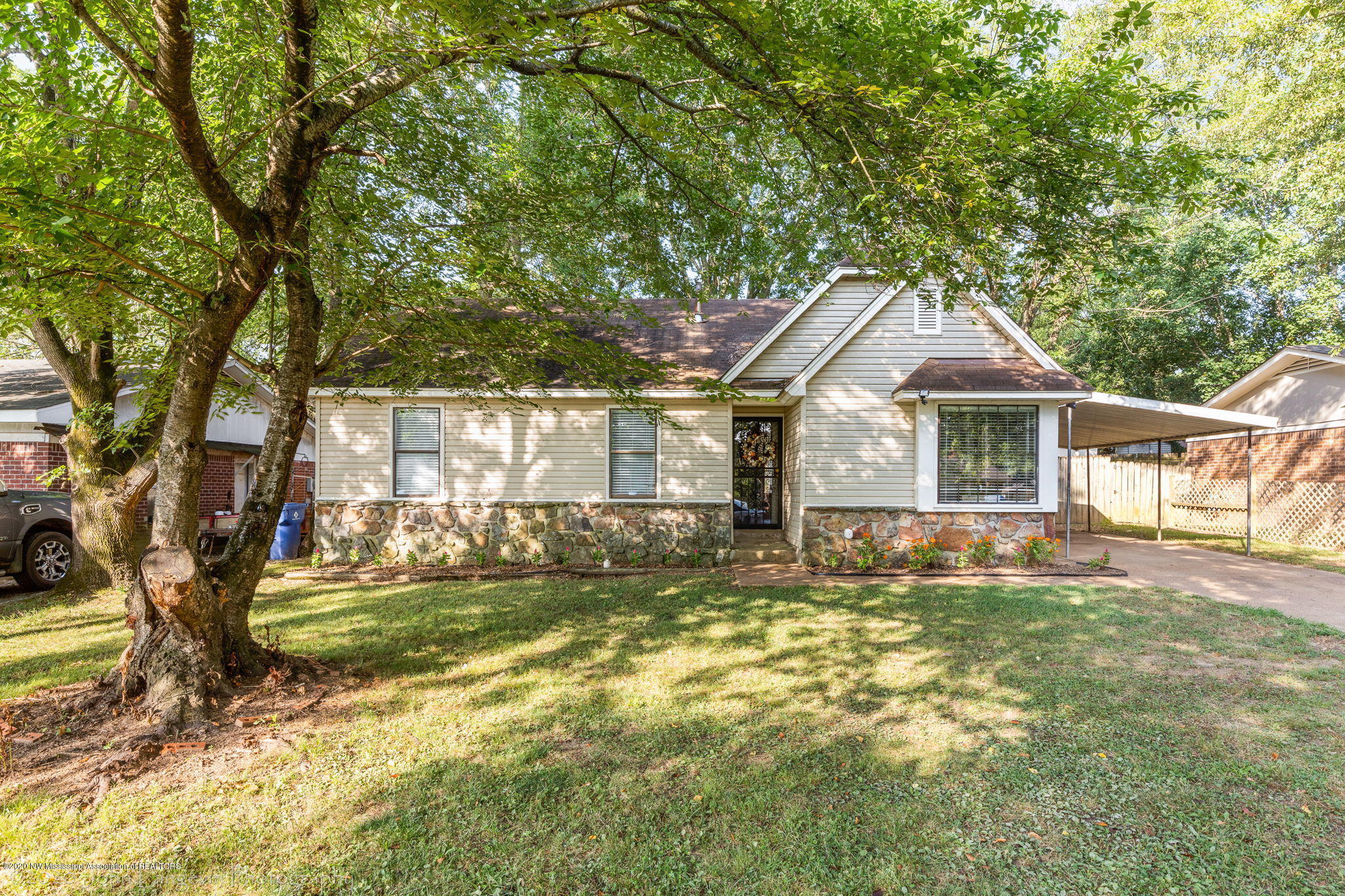 6435 Yorkshire Road Horn Lake, MS 38637 - Photo 17 of 20 Front view pic 2