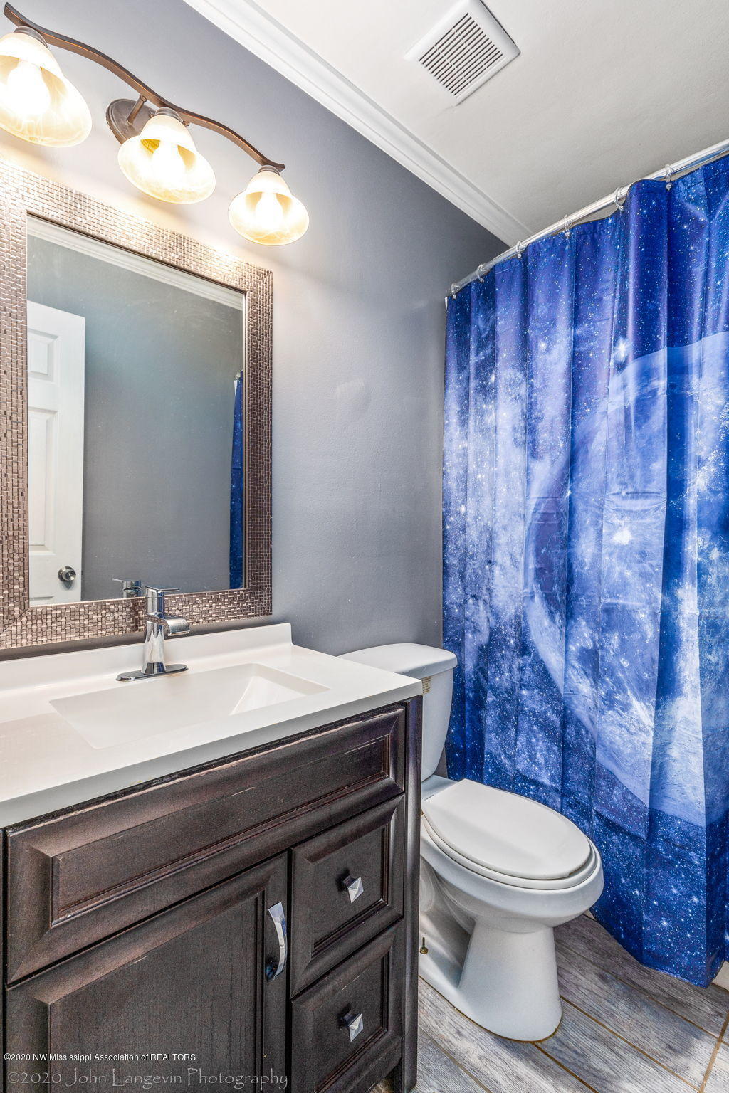 6435 Yorkshire Road Horn Lake, MS 38637 - Photo 9 of 20 Hallway Bathroom