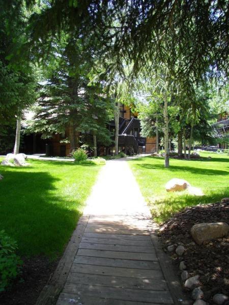 2958 South Frontage Road West, Unit C4 Vail, CO 81657 - Photo 16 of 16 walkway