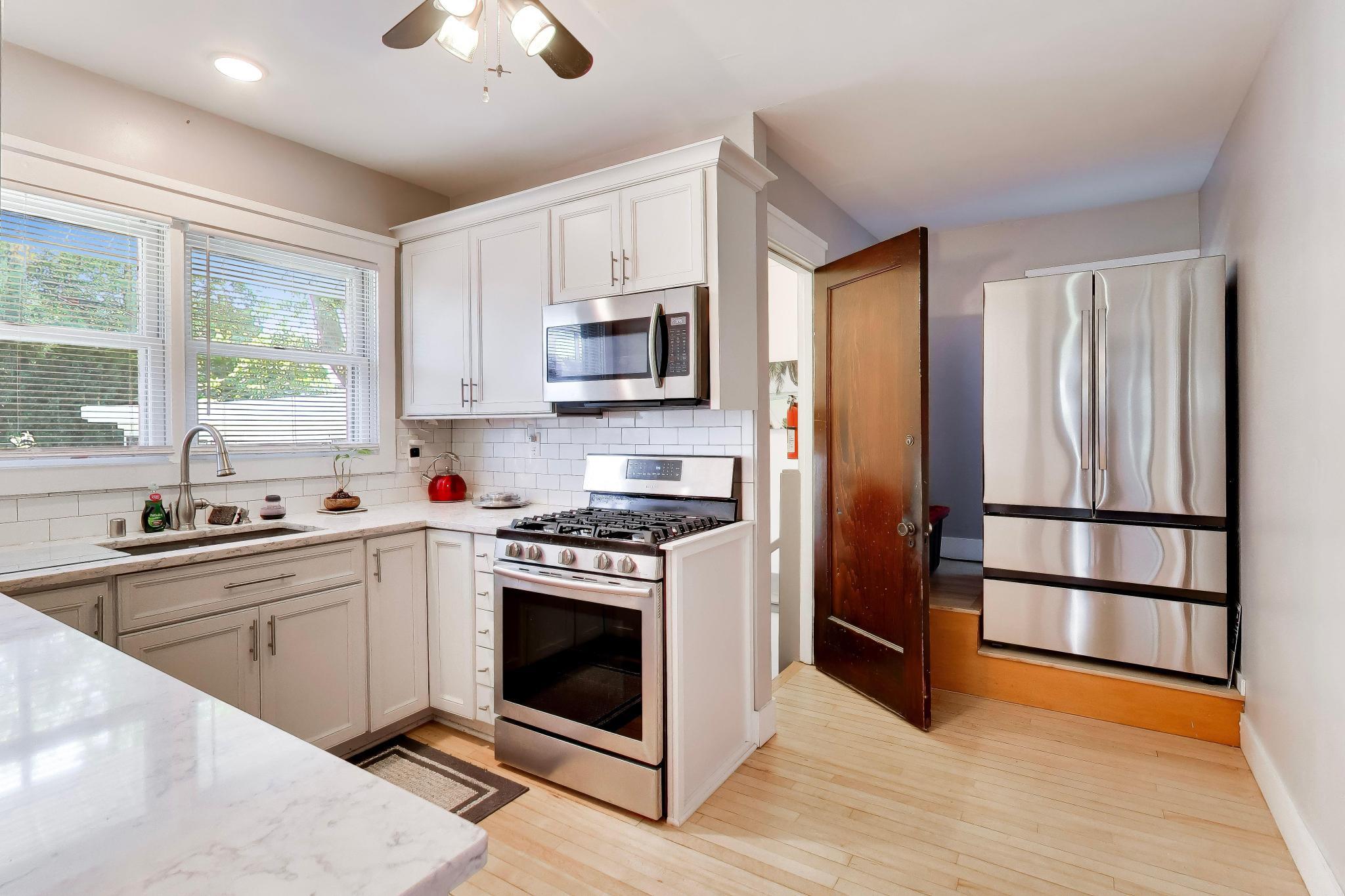 1429 College Avenue Racine, WI 53403 - Photo 15 of 42 Kitchen