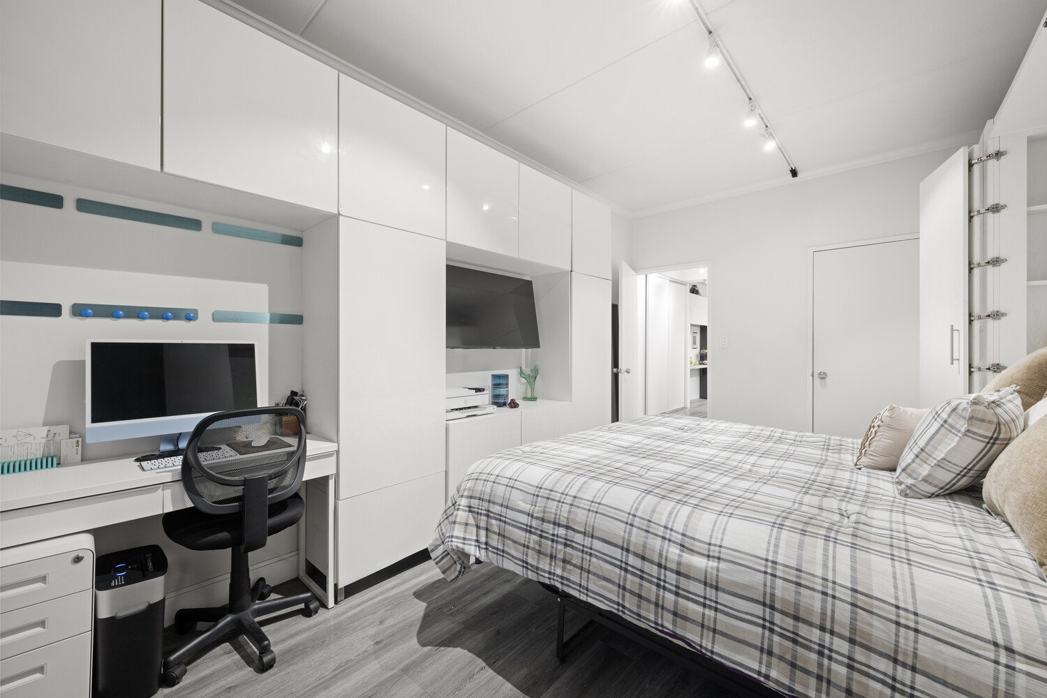 622 Washington Street, Unit GB Manhattan, NY 10014 - Photo 3 of 8 a bedroom with a workspace