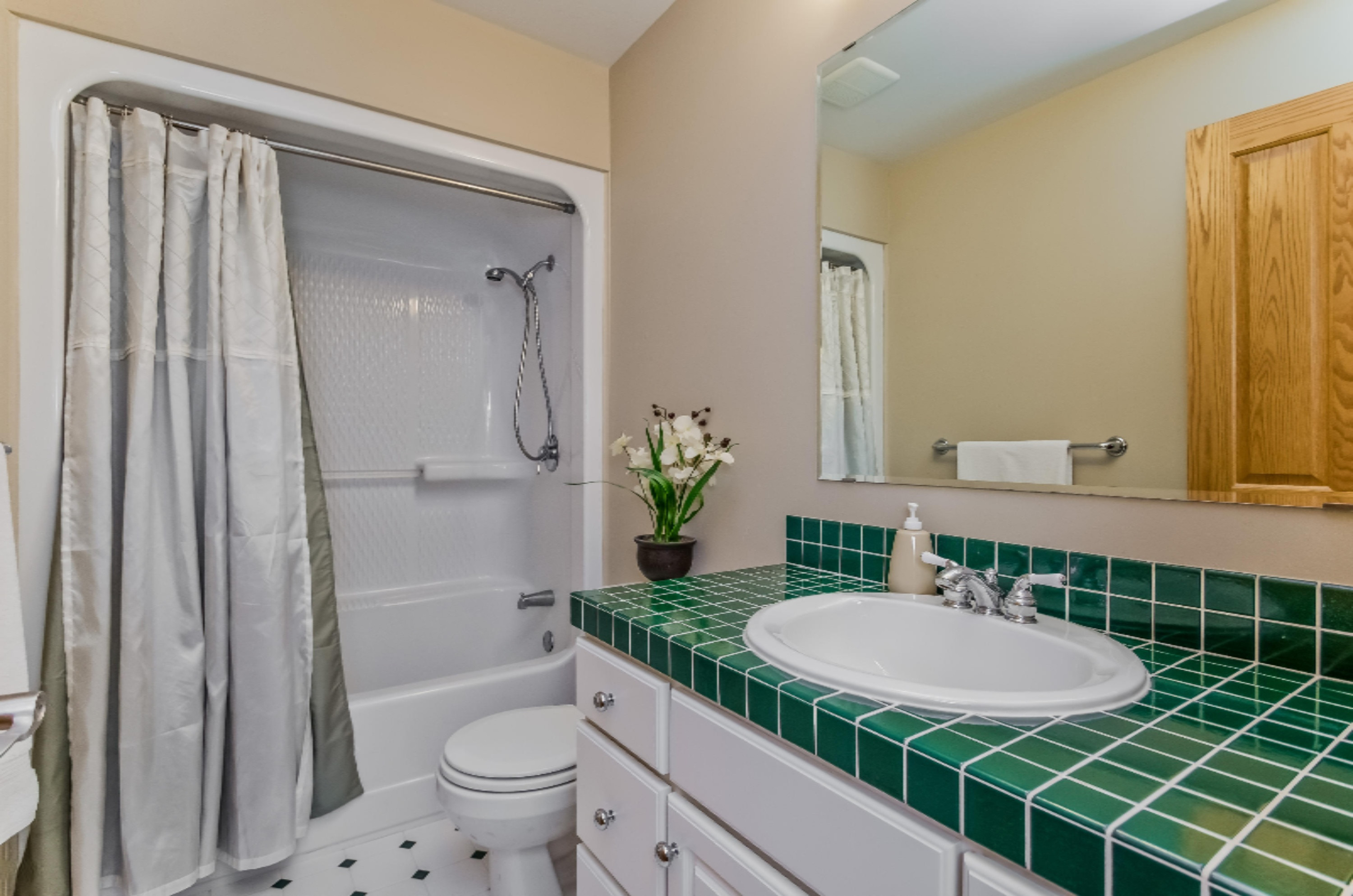 13180 Bailey Road Ravenna, MI 49451 - Photo 33 of 62 032-photo-bathroom-933886